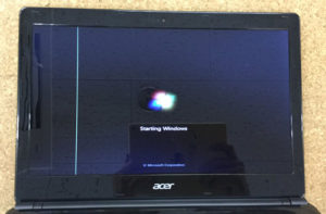 Acer Aspire E1-422のパソコンの画面に線が入っている修理