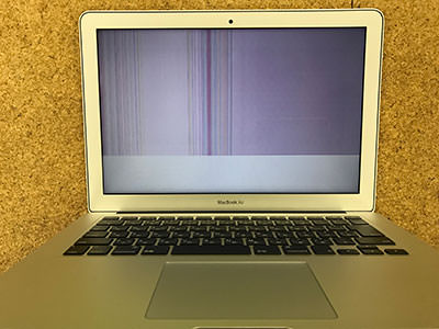 MacBook Air 圧迫による画面故障