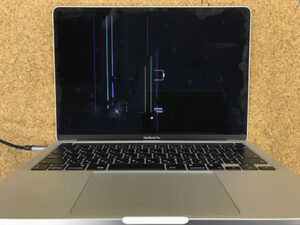 MacBook Pro A2338 M1 2020の液晶割れ修理