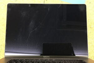 MacBook Pro 16インチの液晶割れ、ひび パソコン修理